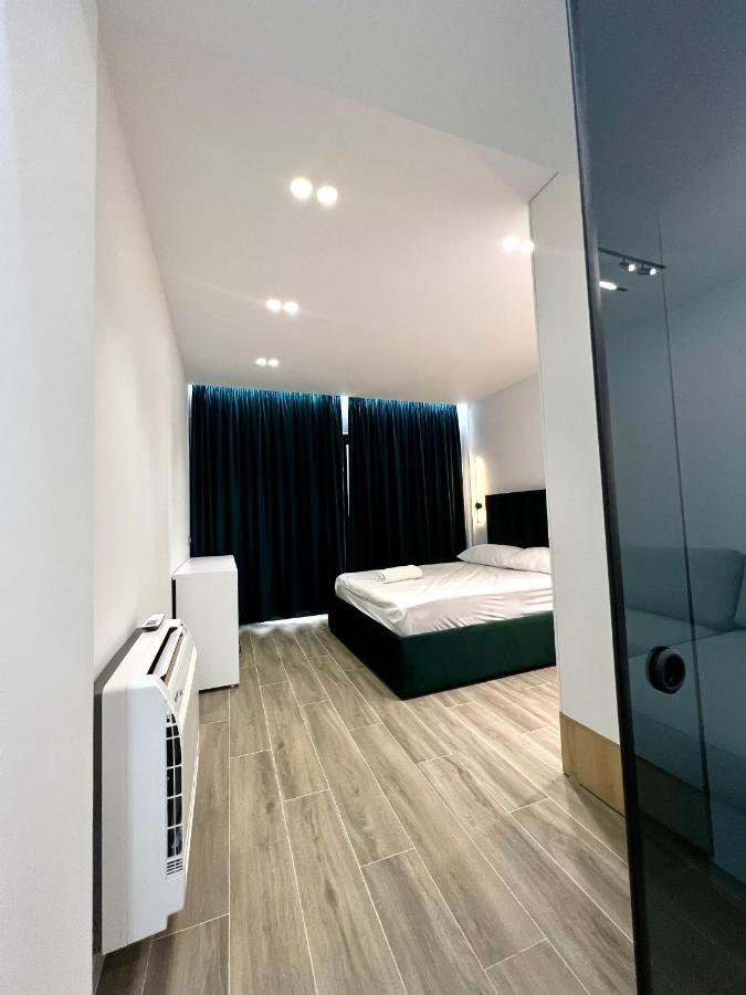 Deluxe Apartment Bllok Tirana Exterior foto